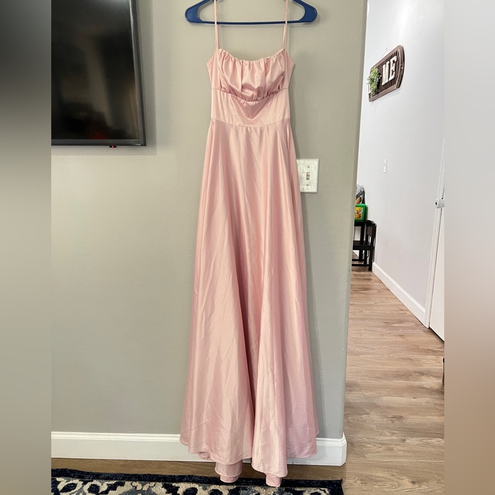 Elegant Pink Satin Spaghetti-Strap Evening Dress
